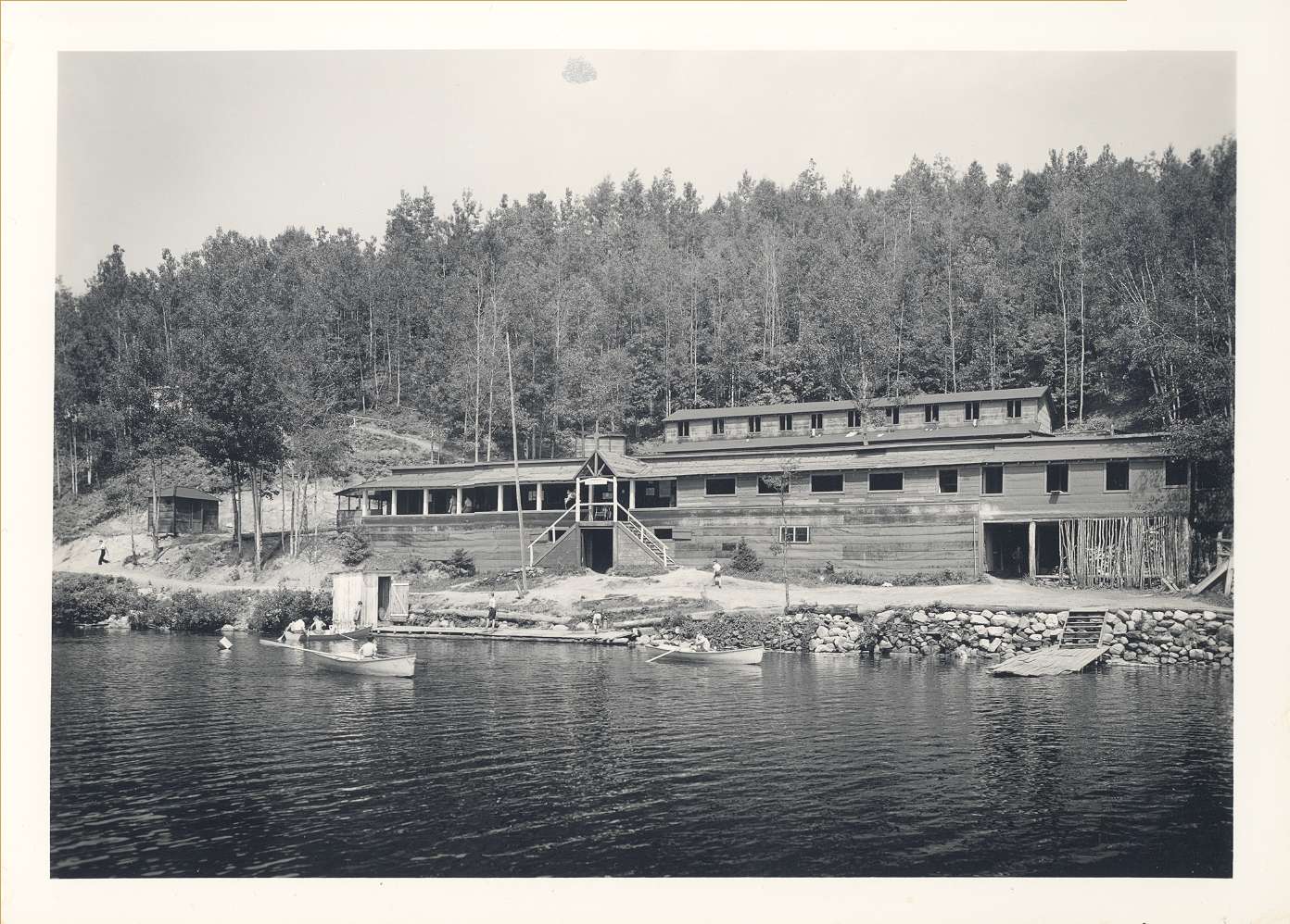 Colonnie-18-Les dortoirs-la salle a manger